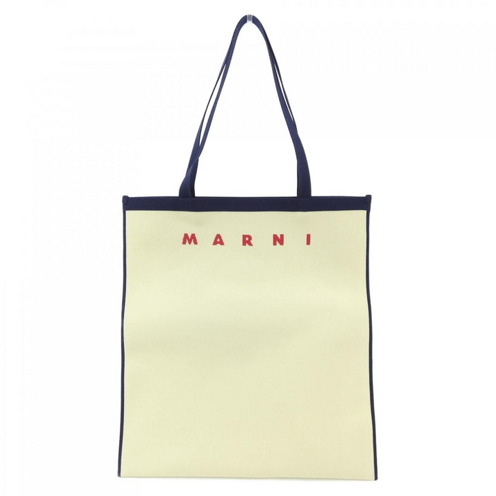 マルニのホワイトのトートバッグ