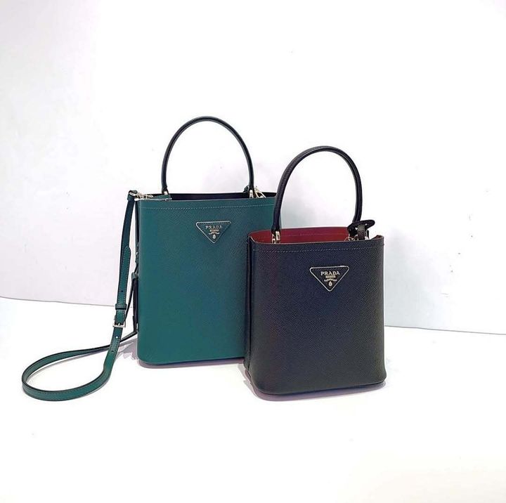 プラダのバッグ2色