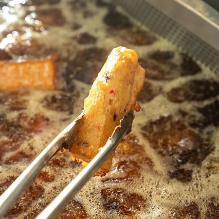 まる天が、春限定商品「はまぐり菜の花天」を発売！観光地での食べ歩きにもピッタリ