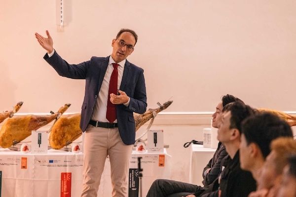 「Awaken Your Ibérico Sense(イベリコ・センスを呼び覚ませ！)」、活動3年目に向けて