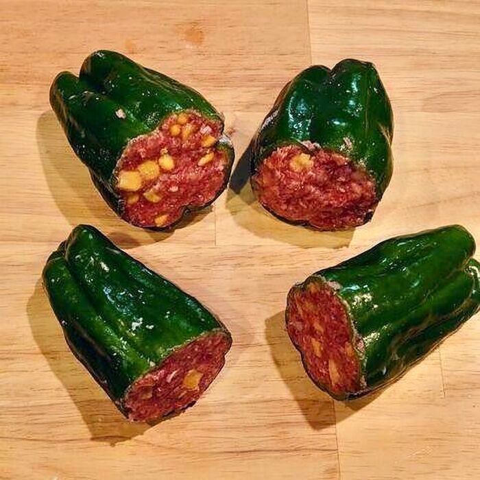 ピーマンの肉詰めは『縦半分に切りません』！こう切ると剥がれにくいんです♪