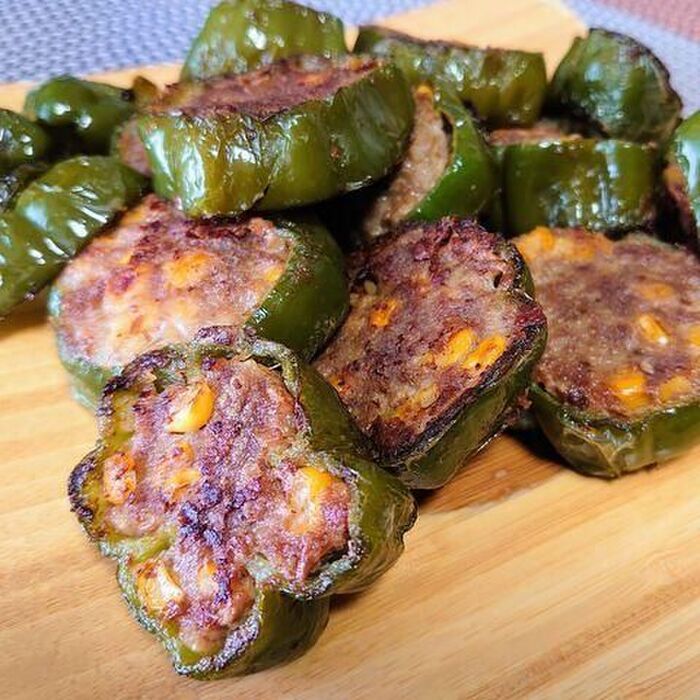 ピーマンの肉詰めは『縦半分に切りません』！こう切ると剥がれにくいんです♪