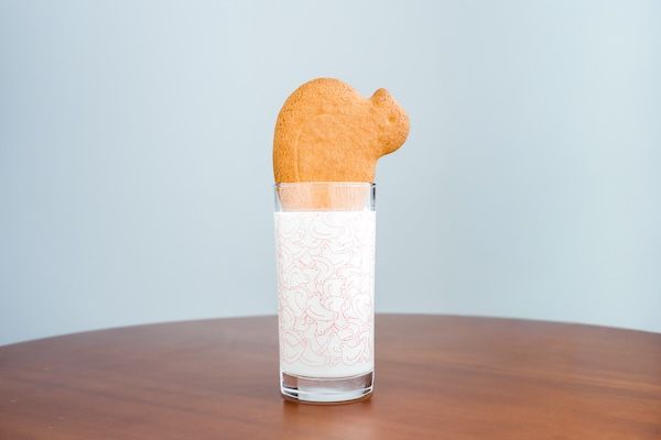 3月6日は“鳩サブローの日”！豊島屋が本店限定ポーチなどをオンラインで24時間限定販売