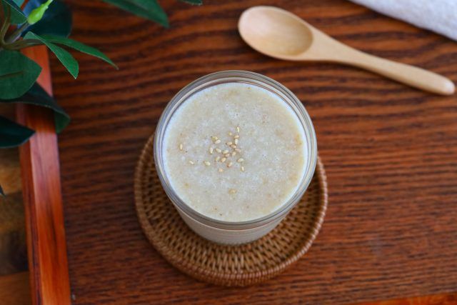 甘酒とごまの腸活セサミスムージー