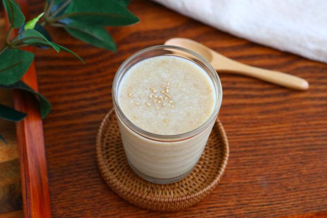 甘酒とごまの腸活セサミスムージ