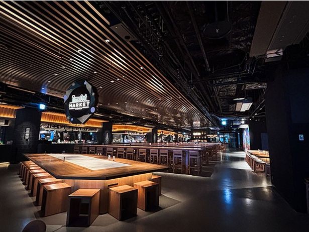 洗練された雰囲気で食事が楽しめる