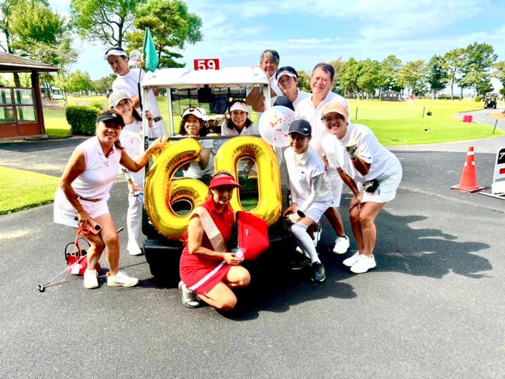 読者記者が行く！サプライズ還暦ゴルフコンペ