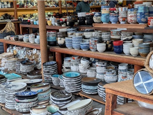 器のサイズや質感を見比べながら選べるのも、かっぱ橋道具街の醍醐味