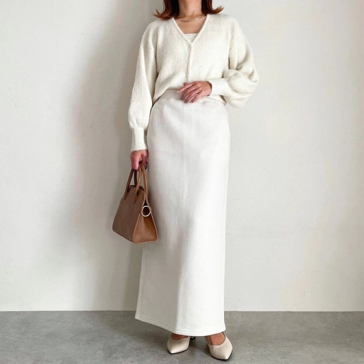 2026ヘビーウェイトスウェットナロースカート白きれいめワントーンコーデ