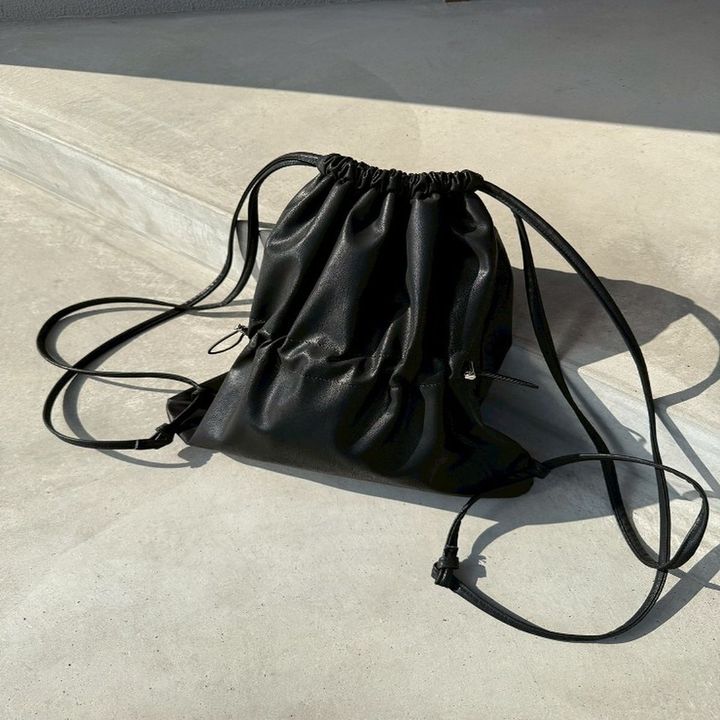 しまむらの合皮巾着バッグ（ANNA）