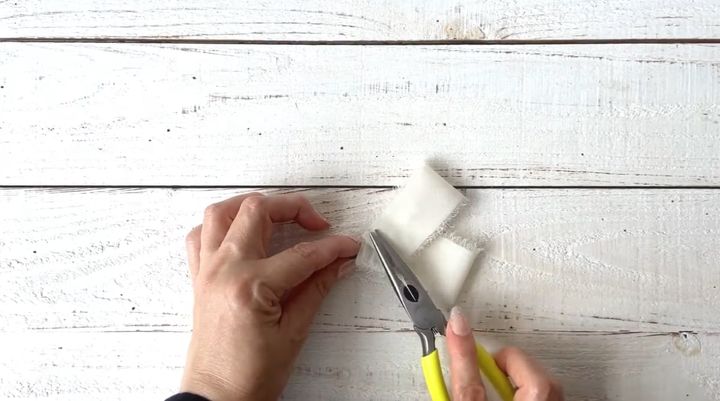 リボンをカットしてループを作る