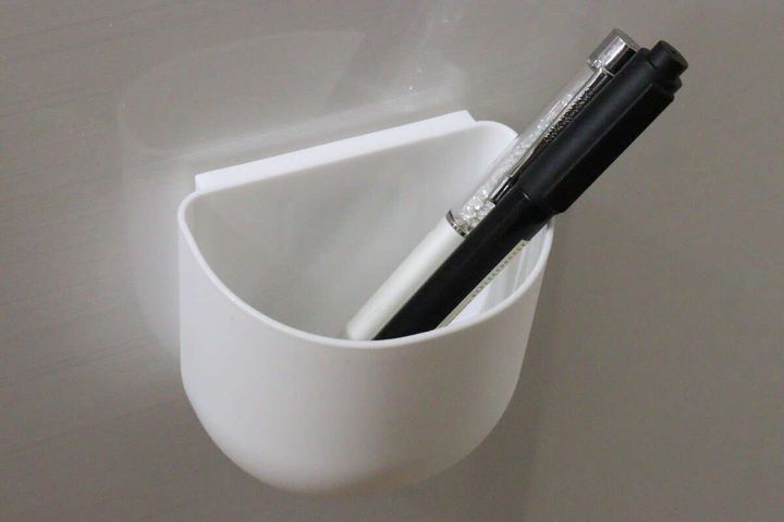 ダイソーのペン立てに使えるマグネット付きラウンドポケット