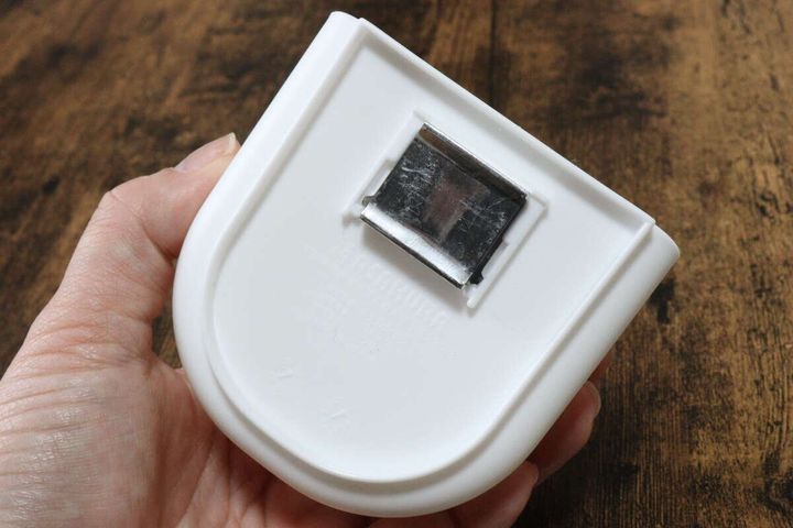 ダイソーのマグネット付きラウンドポケットの裏面