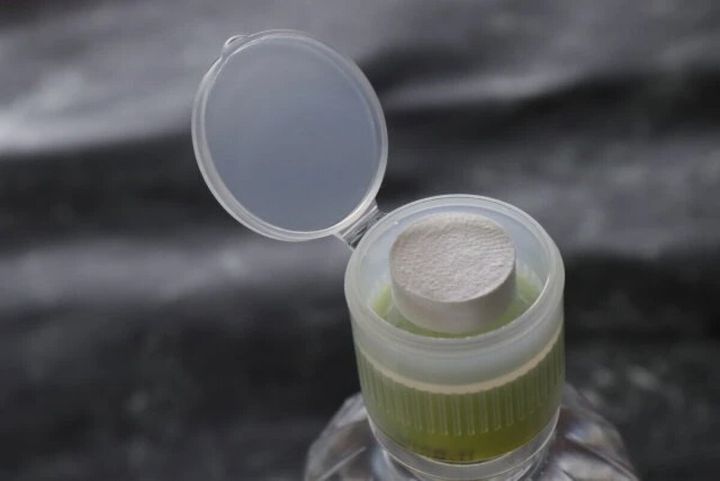 ダイソー 持ち運べる圧縮タオルキャップ（2個） ペットボトル 持ち運び