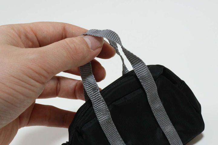 セリアのスクールバッグ風ミニポーチの取っ手