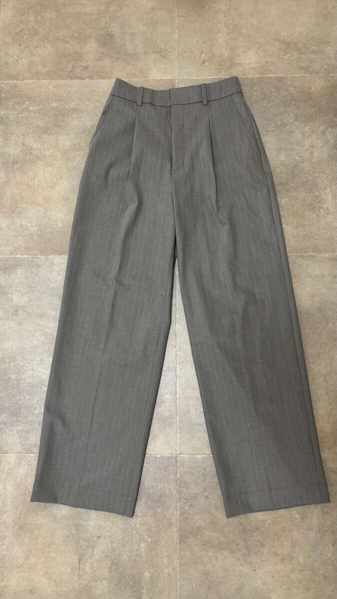 ユニクロタックワイドパンツ ストライプ LIGHT GRAY