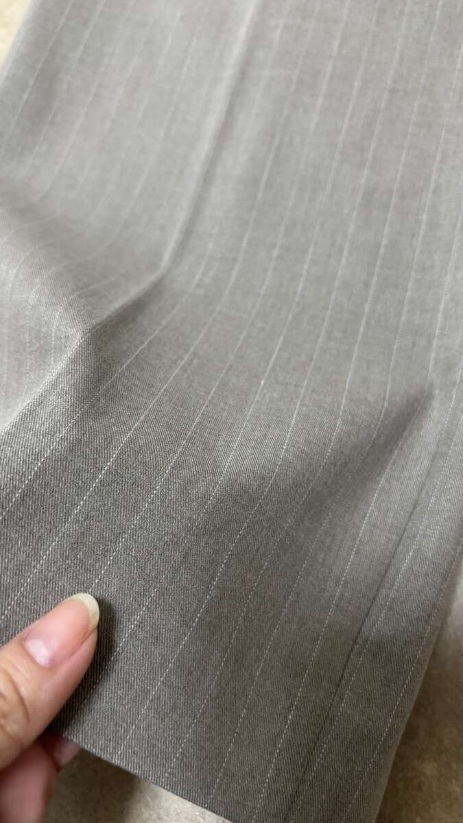 ユニクロタックワイドパンツ ストライプの生地感