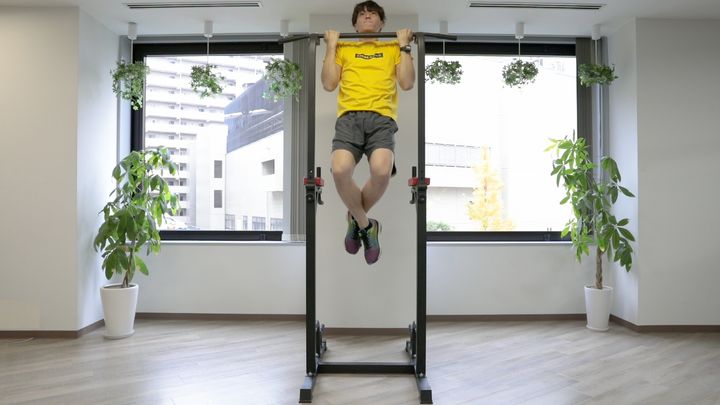 懸垂（チンニング） 体を持ち上げる