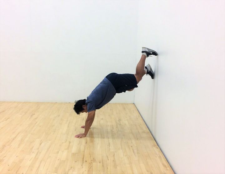 壁を使った倒立