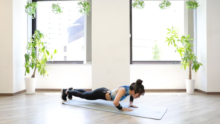 ナロープッシュアップ 肘を曲げる