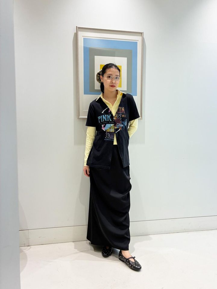 画像: カーディガン￥27,500（2月27日発売※一部店舗を除く）／77circa × レイ ビームス、中に着たポロシャツ￥9,790／ピカデリー × レイ ビームス、スカート￥14,850／レイ ビームス、アイウェア￥6,380／ノーアイディア、シューズ￥19,800／レメ（すべてレイ ビームス 新宿）、その他／本人私物 出典：www.beams.co.jp