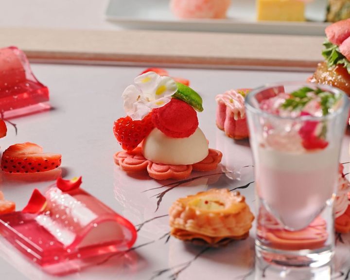 3・4月は春色スイーツがアートを彩ります