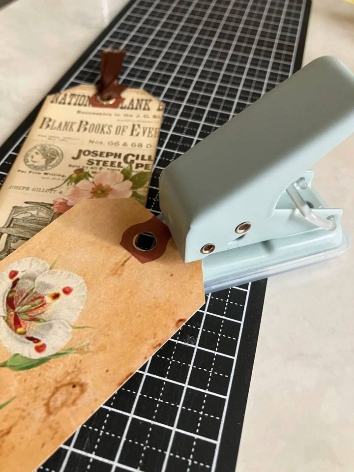 Seria(セリア)：1穴パンチ ミニ くすみカラー