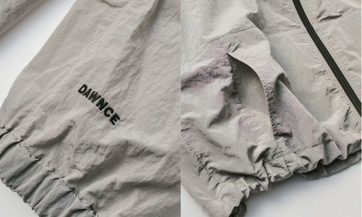 DAWNCE シアーテックブルゾン ロゴ、ポケット寄り