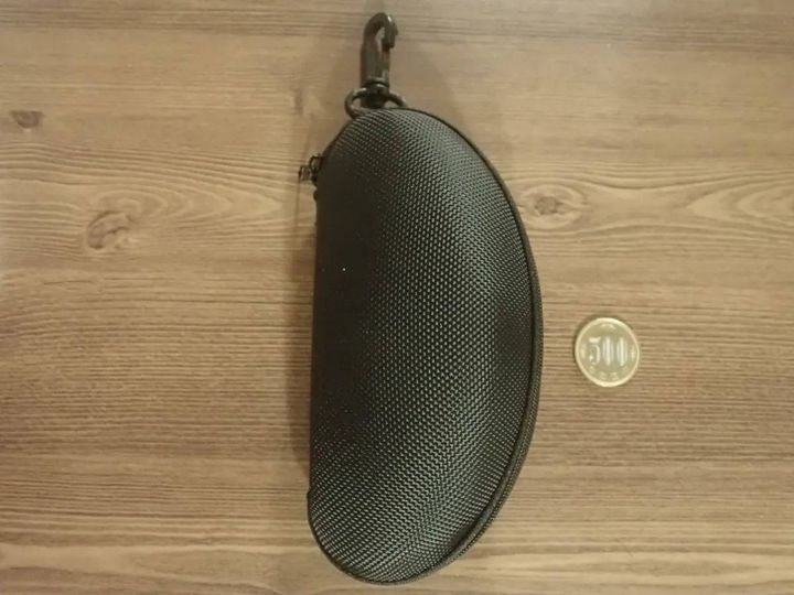 DAISO(ダイソー)：サングラスケース(フック付)