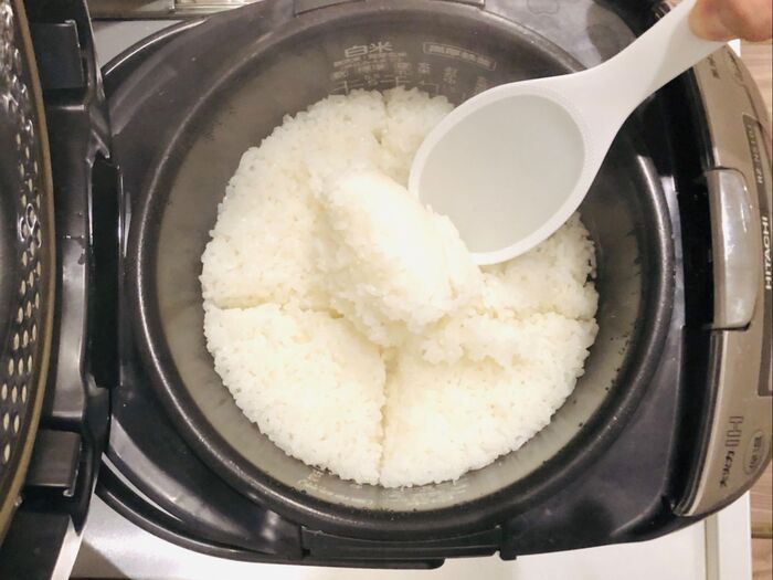 炊き上がった『ごはん』すぐ混ぜる？混ぜない？どっちが正解か調べてみた。