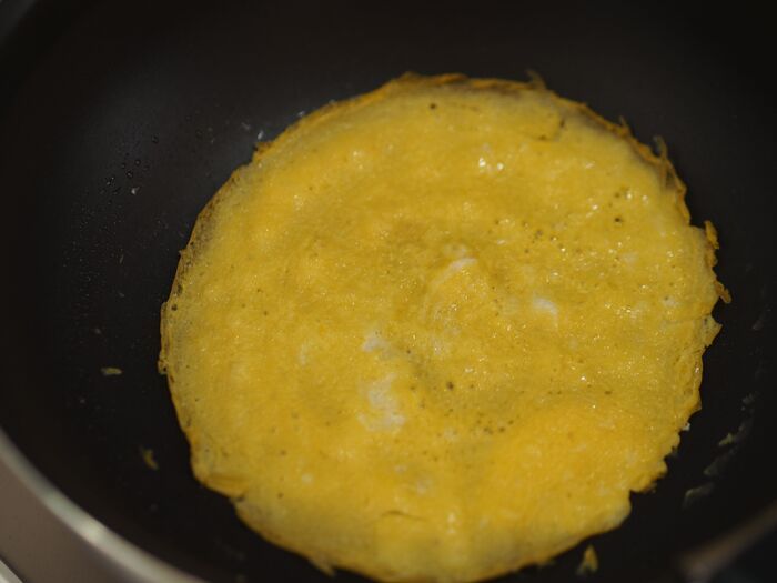 切り方をちょっと変えるだけ！細くてキレイな『錦糸卵』の作り方。これでもう失敗しません♪