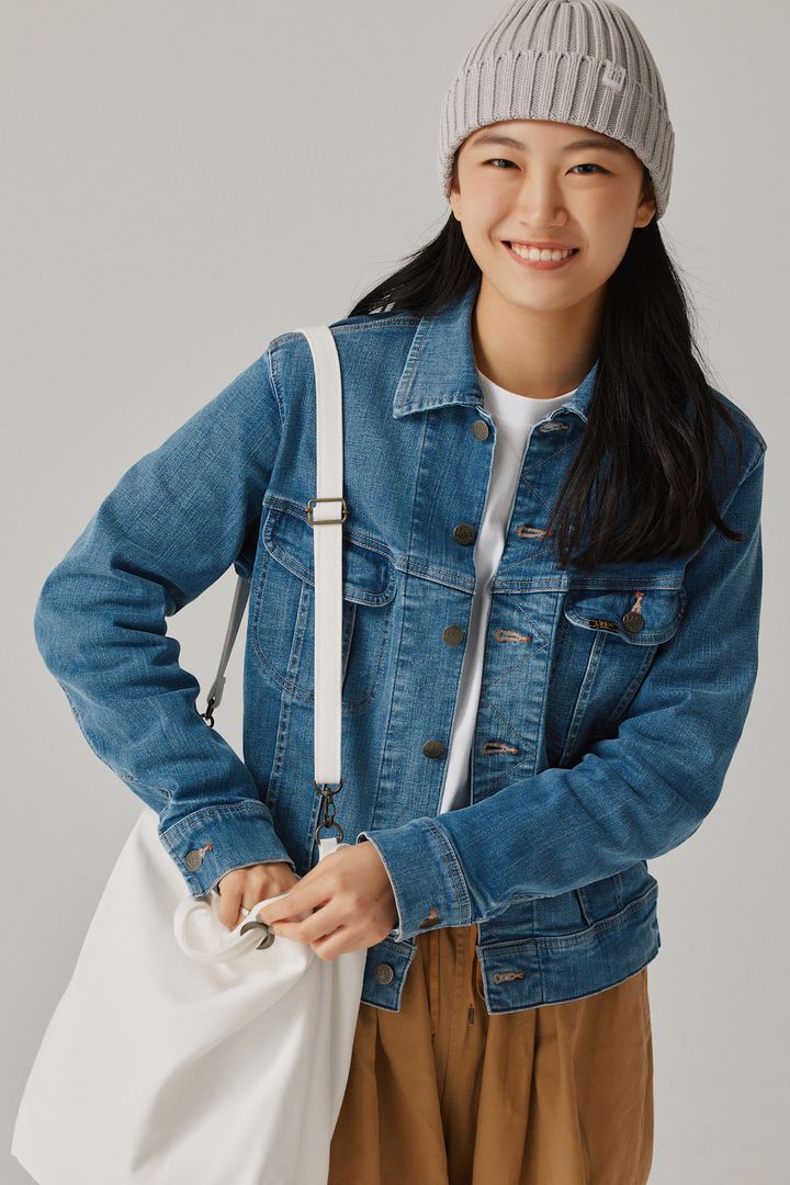 そろそろデニムジャケットの出番。ゆったりチノパンと楽しむ春のお散歩コーデ【FUDGE FRIEND おしゃれさんの毎日コーディネート vol.660｜ 栁沼芽以】