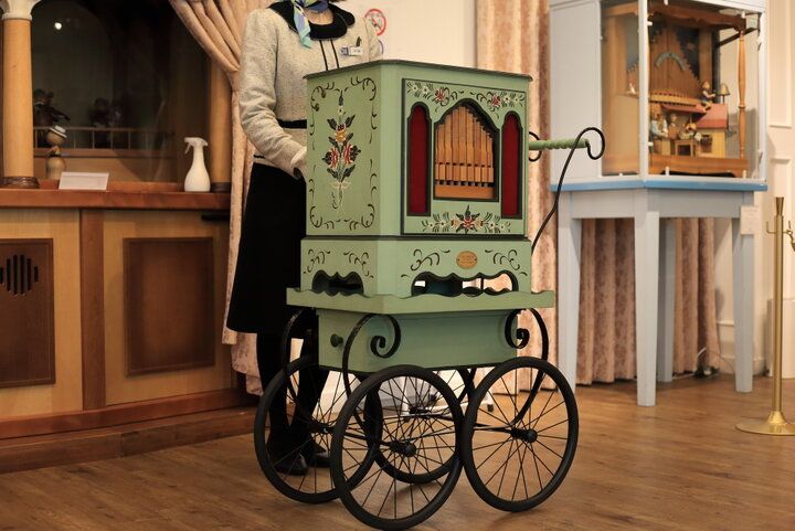 オルゴールを聞きながらカフェタイムも♪歴史と技術が生み出す音色に癒される「ニデックオルゴール記念館すわのね」