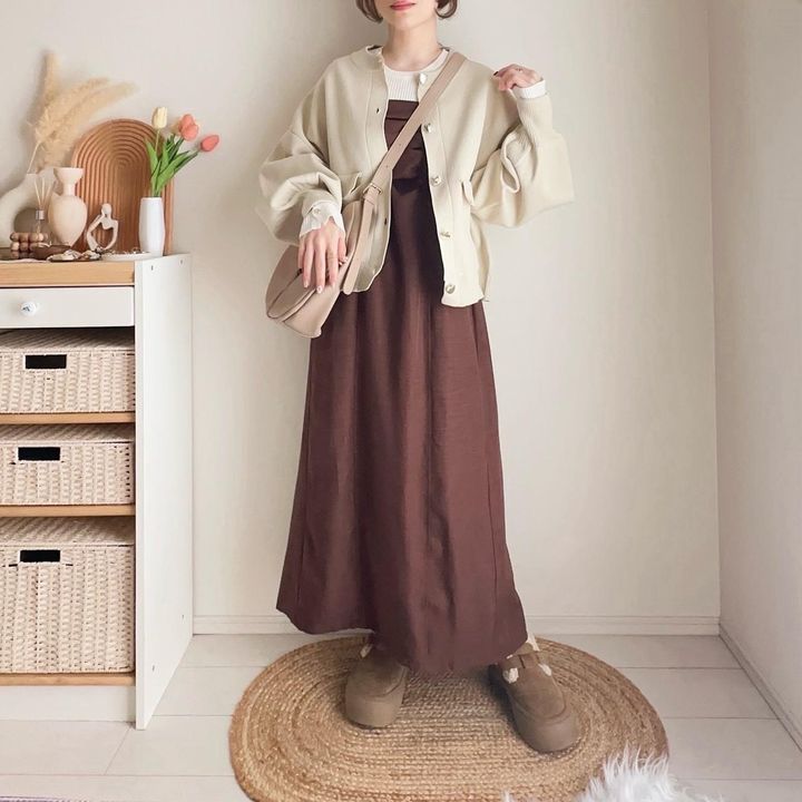 画像: カーディガンと合わせてさりげないアクセントを