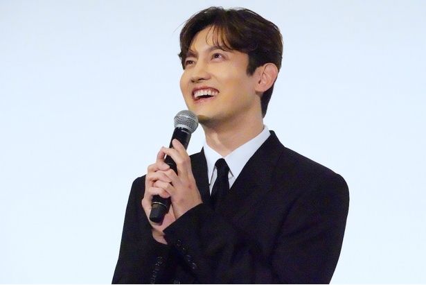 チャンミンは映画になるのはうれしいけれど、ちょっぴり恥ずかしいと語る場面も