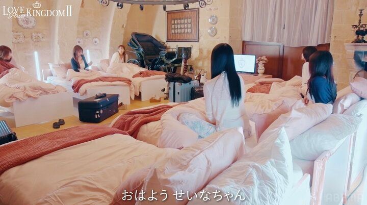 【写真・画像】「ルール破っちゃおうかな」“ウォニョン体型”23歳モデル、寝起きの無防備すっぴん姿で掟破りの小悪魔発言 2枚目