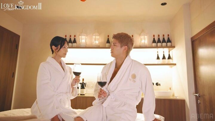 【写真・画像】お風呂で密着し理性狂わせるキス…9頭身レースクイーン、上目遣いで「ドキドキしてる」「好き」 2枚目