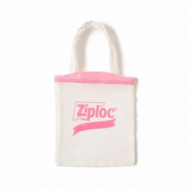 持ち手が付いて使いやすいタイプのオーガンジーポーチも