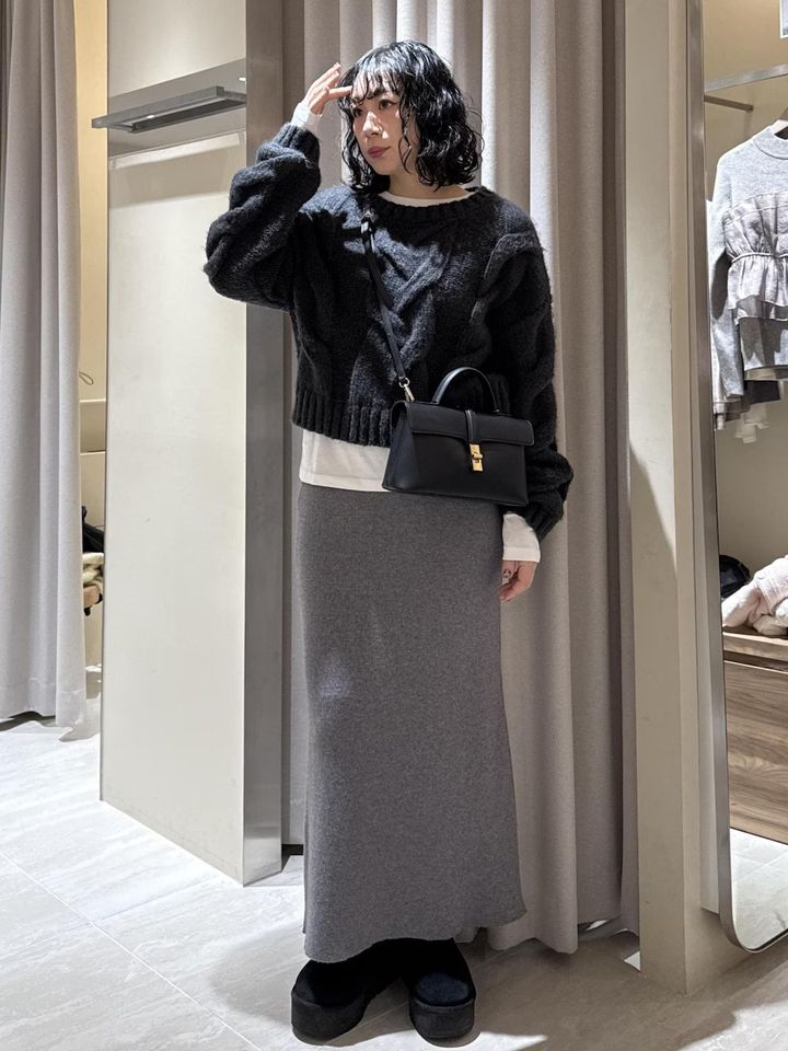 長い期間着られる楽ちんなニットスカート