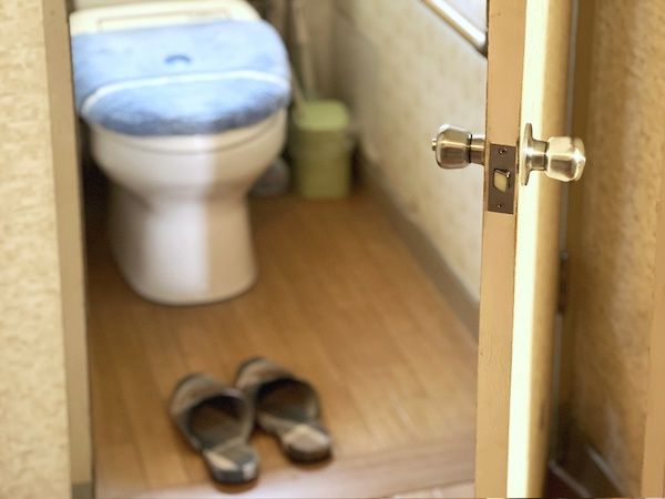 トイレでスリッパを使う家庭はどのくらい？