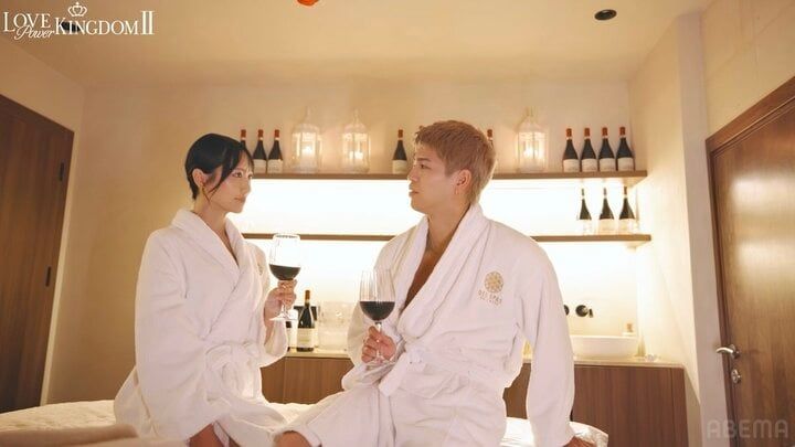 【写真・画像】“9頭身”元社長秘書、“禁断の関係”な相手に密室マッサージ＆シャワーで濃厚キス「あんなの味わったことない」 2枚目