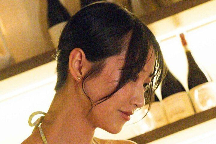 【写真・画像】“9頭身”元社長秘書、“禁断の関係”な相手に密室マッサージ＆シャワーで濃厚キス「あんなの味わったことない」 1枚目