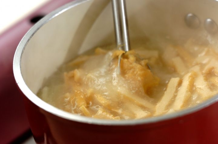大根と油揚げの白みそ汁の作り方2