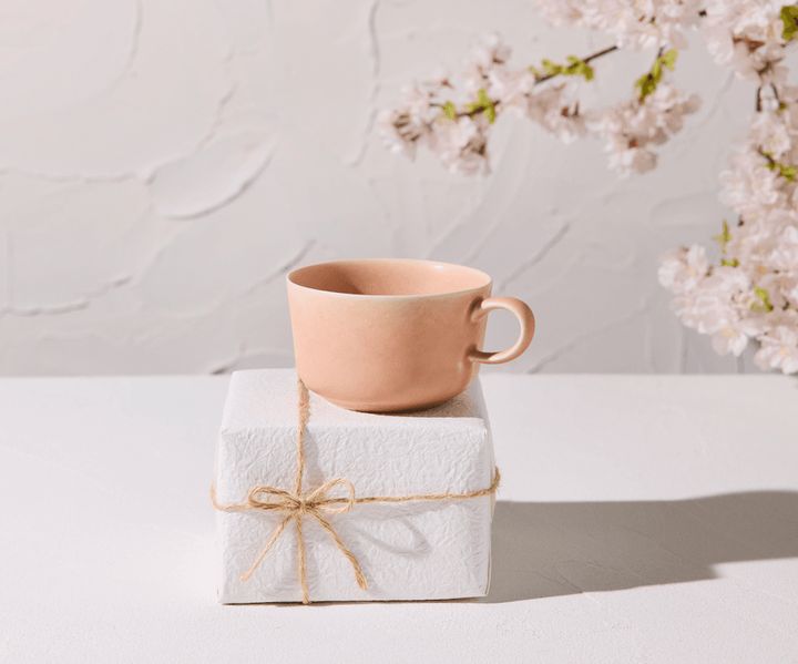 yumiko iihoshi porcelain for BLUE BOTTLE COFFEE<br /> サクラ ラテカップ 4,620円 ※数量限定