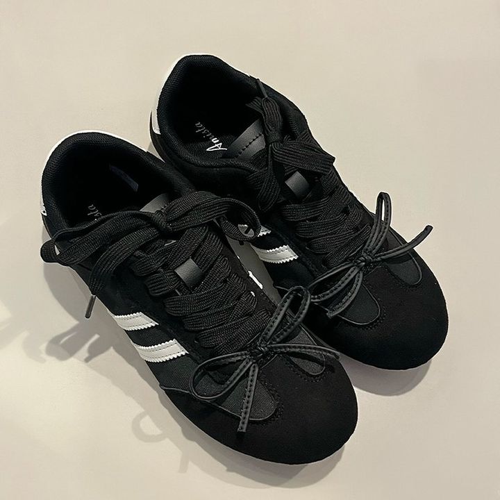 しまむらのスニーカー（桃華）