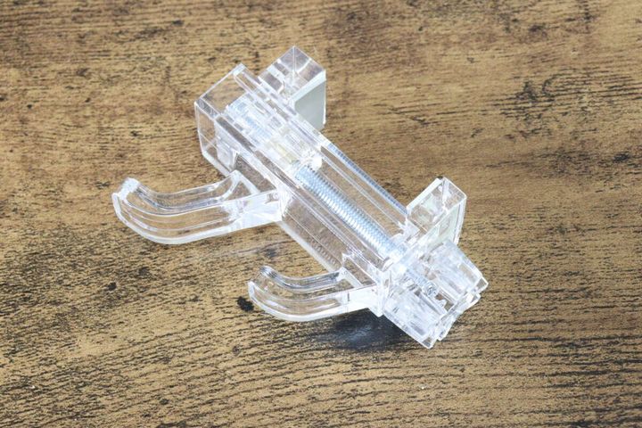 セリアの透明かもいフックミニは2段で掛けられる