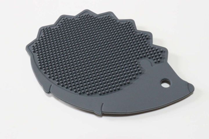 シリコーンキッチンブラシ（ハリネズミ、モノトーン） 裏面