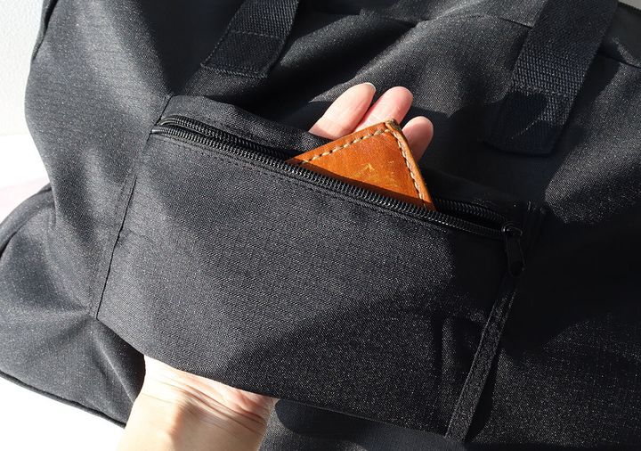 宝島社雑誌付録InRed4月号のジャーナル スタンダードのキャリーケースに装着できる！大型ボストンバッグ5