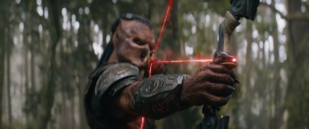 【写真を見る】弓やコンビスティック、刀などプレデターたちが使う武器に迫るボーナス・コンテンツも解禁！ 『プレデター：バッドランド』ブルーレイ＋DVD セット、4K UHD＋ブルーレイ セット2026年3月18日(水)発売 プレデター ペンタロジーBOX＜4K UHD＋ブルーレイ／10枚組＞同時発売 発売元：ウォルト・ディズニー・ジャパン 発売・販売元：ハピネット・メディアマーケティング デジタル配信中（購入／レンタル） 発売元：ウォルト・ディズニー・ジャパン [c] 2026 20th Century Studios