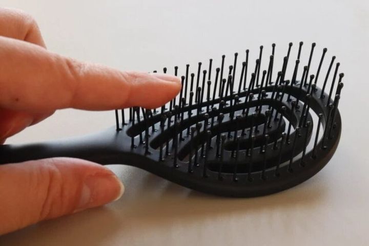 ダイソー 乾きやすいブローブラシ（16.2cm×6.1cm） 質感